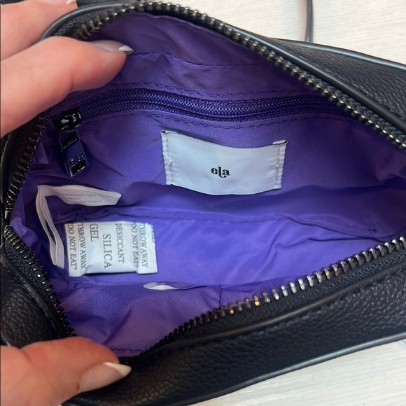 NWT Crossbody Bag or Belt Bag - Picture 5 of 9